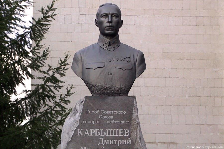 Он заслужил вечную славу и бессмертие.