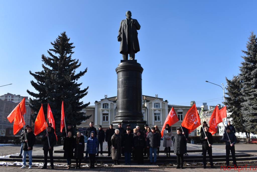 Учиться у Ленина