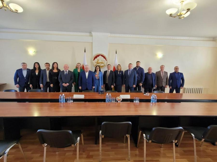 Делегация Госдумы под руководством Казбека Тайсаева приняла участие в мониторинге президентских выборов в Южной Осетии