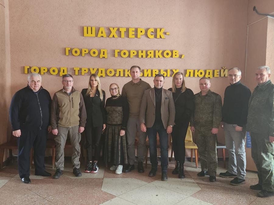 Казбек Тайсаев и Яна Лантратова в составе делегации Государственной Думы прибыли в ДНР