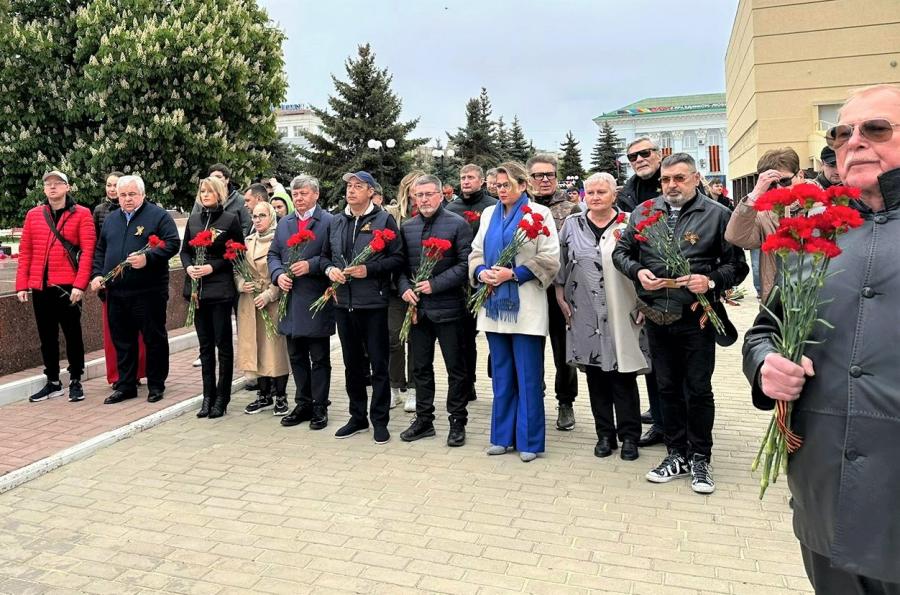 Дмитрий Новиков и Казбек Тайсаев приняли участие в праздновании Дня Великой Победы в Луганске