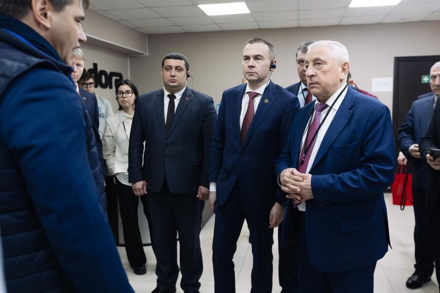 12 февраля кандидат в Президенты от КПРФ Николай Харитонов работает в Калуге