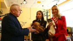 Москва, котокафе «Мурчашка»: Николай Харитонов и депутаты МГД от КПРФ Енгалычева и Янчук продвигают зоозащитную проблематику