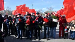 Н.М. Харитонов возложил цветы к монументу «Аллея Космонавтов»