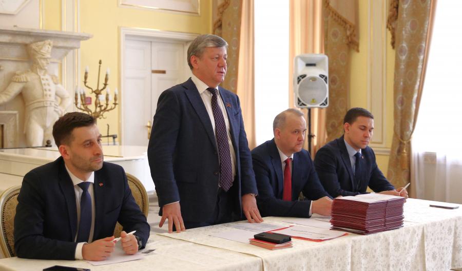 Дмитрий Новиков вручил дипломы выпускникам Центра политической учебы ЦК КПРФ