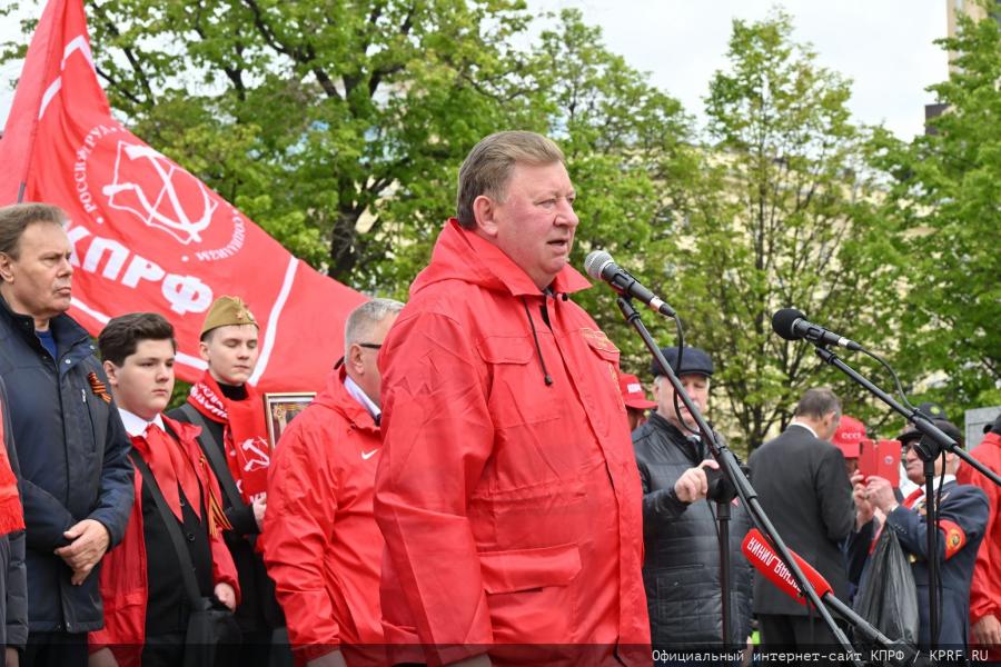 Слава советскому народу-победителю! Репортаж с московской встречи депутатов КПРФ с избирателями в преддверии Дня Победы