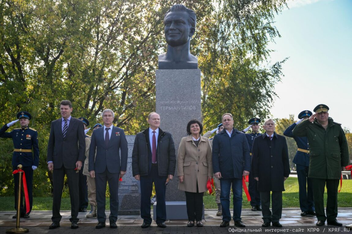 Г.А. Зюганов принял участие в открытии памятника космонавту Герману Титову