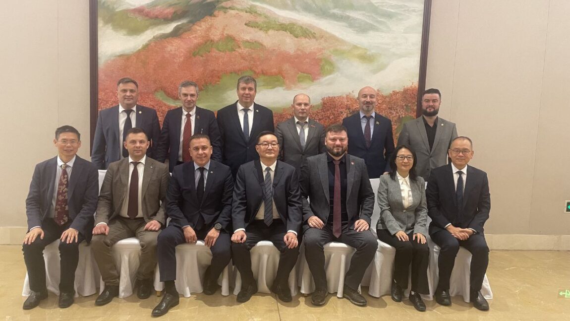 Наследие Цзинганшаня: Делегация Российских коммунистов в Академии  Цзинганшань