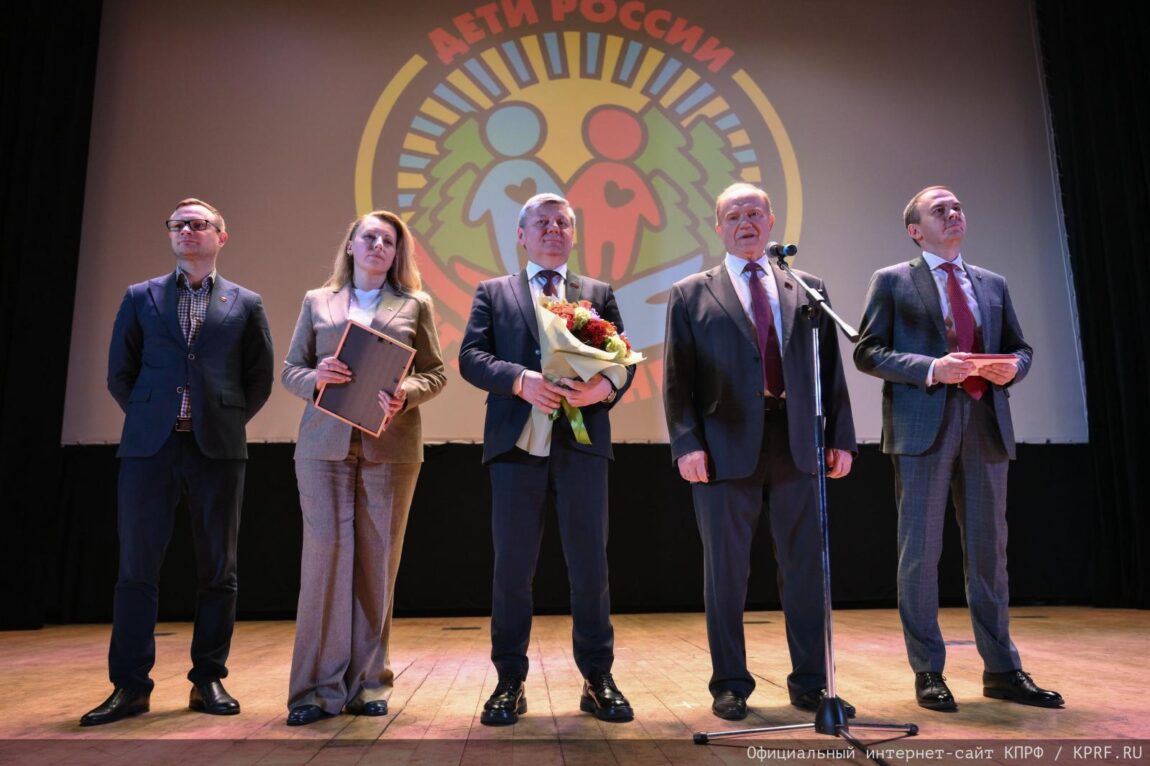 Состоялся торжественный вечер “10 лет проекту: “Дети России — Детям Донбасса””