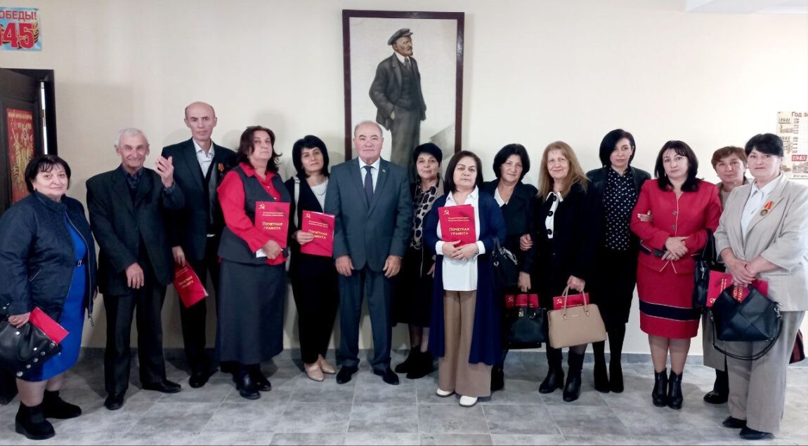 Казбек Тайсаев высоко оценил инициативу Компартии Южной Осетии по поддержке учителей родного языка