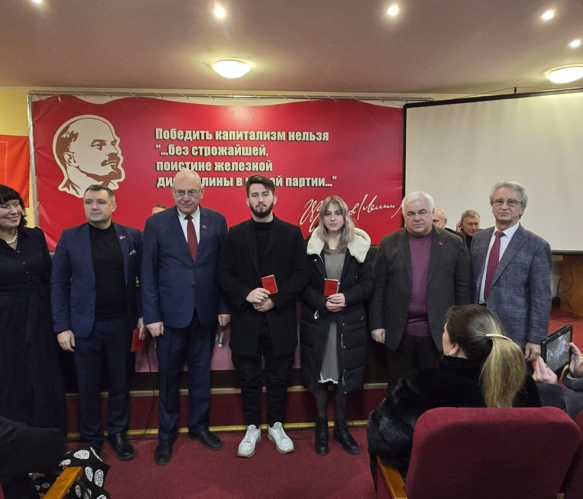 Делегация КПРФ во главе с К.К. Тайсаевым работает на Донбассе