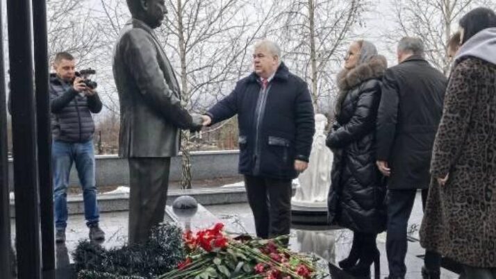 Делегация КПРФ во главе с Казбеком Тайсаевым прибыла в Донецк