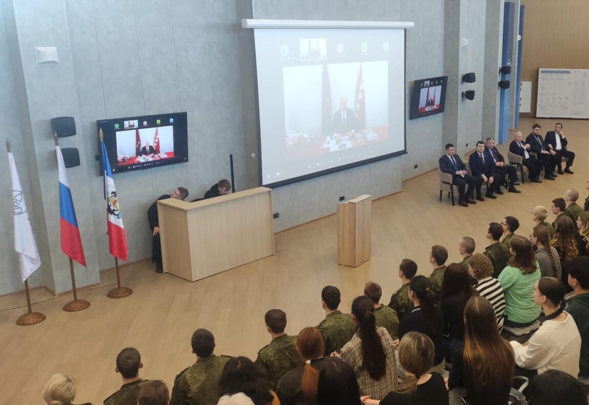 «Любить Родину! Учиться у поколения-победителей!». Г.А. Зюганов выступил по видеосвязи перед новгородскими студентами и преподавателями