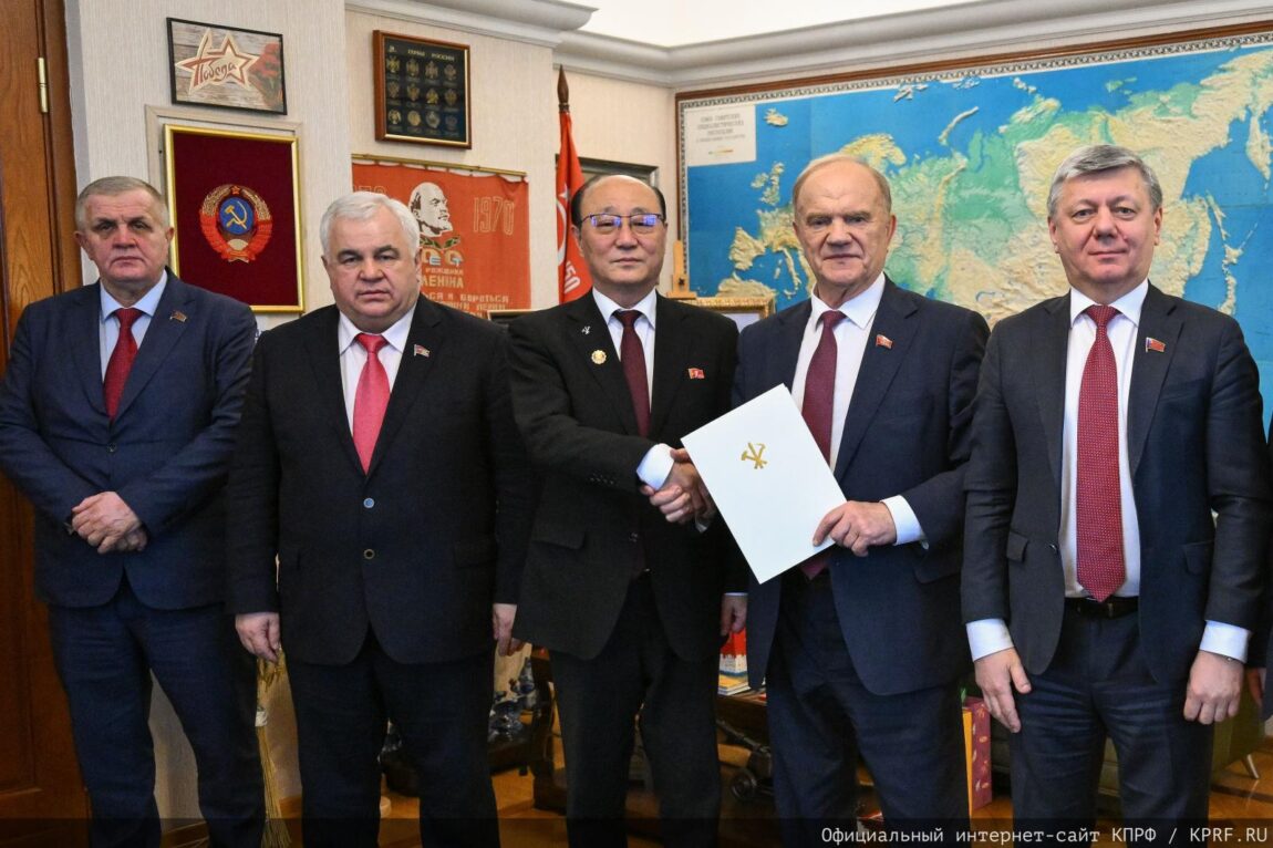 Председатель ЦК КПРФ Г.А. Зюганов встретился с Послом КНДР в России Син Хон Чхолем