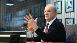 «Комсомольская правда». Геннадий Зюганов: Надеюсь, парад Победы 9 мая в Москве пройдет в духе военного времени