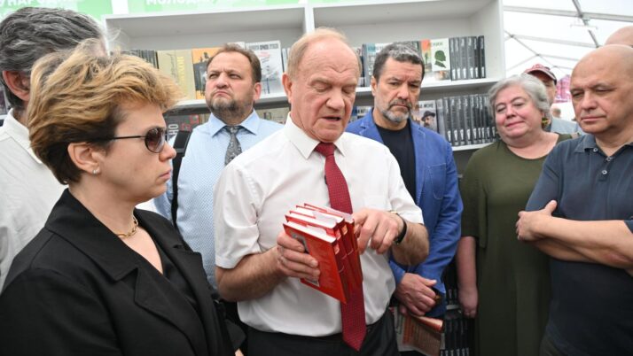 От учебников истории до Программы Победы: Г.А. Зюганов посетил книжный фестиваль на Красной площади