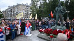 Телеканал «Красная линия»: Фиделю Кастро — 100 лет: в Москве почтили память лидера Кубинской революции