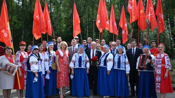 Геннадий Зюганов посетил музей-усадьбу