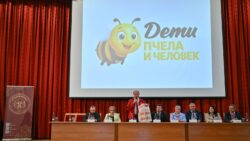 Династия длиной в три века: Геннадий Зюганов поделился личной историей и секретами мастерства с юными пчеловодами