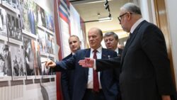 Геннадий Зюганов открыл выставку «Солдат эпохи. К 100-летию со дня рождения Фиделя Кастро» в РГСУ