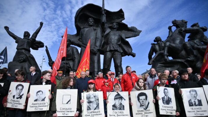 «Не забудем, не простим!»: КПРФ провела акцию памяти защитников Белого дома в октябре 93-го